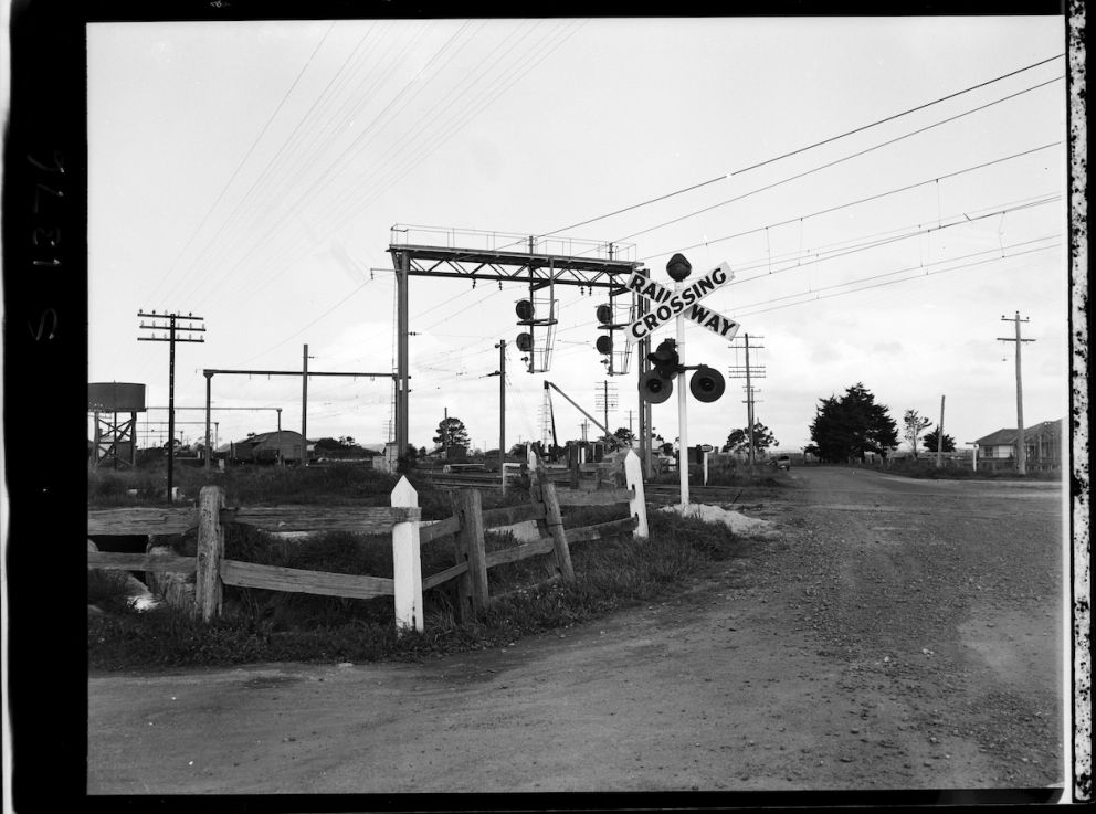 Pakenham level crossing - date unknown