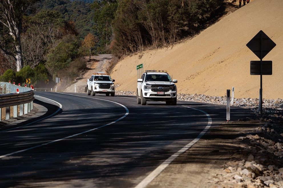 Vehicles pass through the newly opened Mt Beauty-bound lane on Bogong High Plains Road