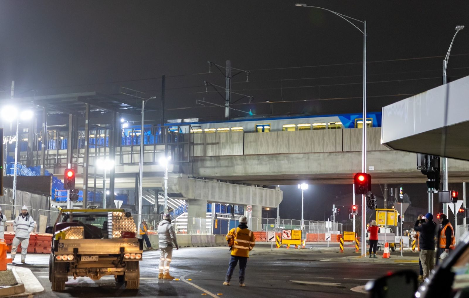 First train running on new Croydon rail bridge