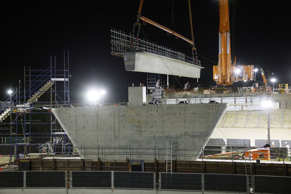 January 2024- Installing the 12 beams for the new Healesville-Koo Wee Rup Road bridge