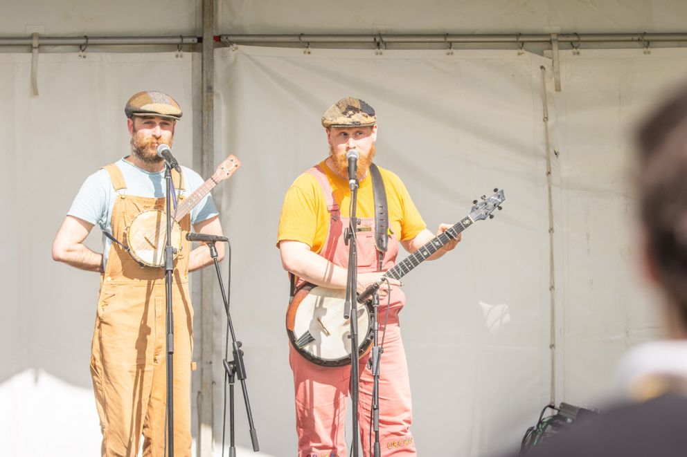 Music performing duo The Grubby Urchins