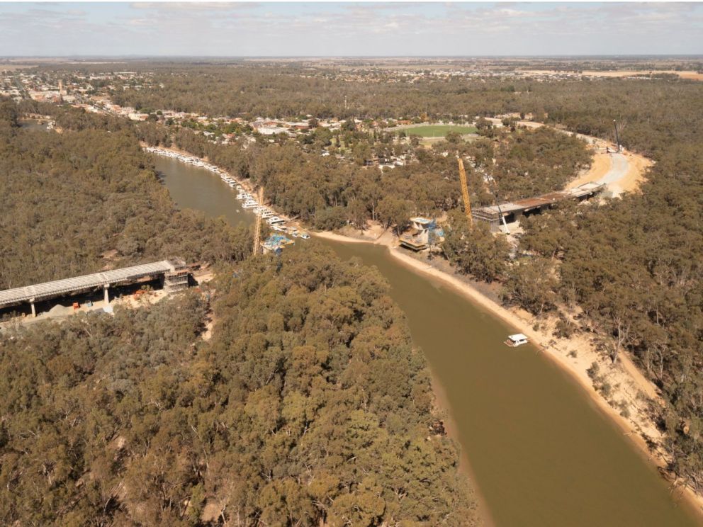 The new bridge over the Murray River begins to take shape