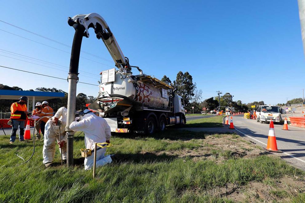 Non-Destructive Digging at the Hallam North and Heatherton intersection