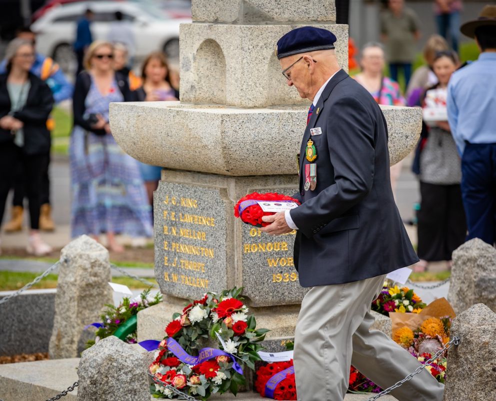 Constructed in 1919 in the form of a drinking fountain, the memorial was funded by the community to honour enlisted soldiers from the district