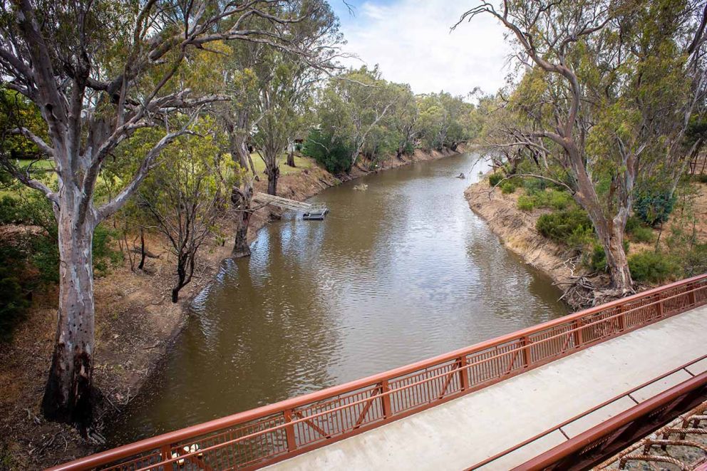 The new shared walking and cycling path over the Campaspe River