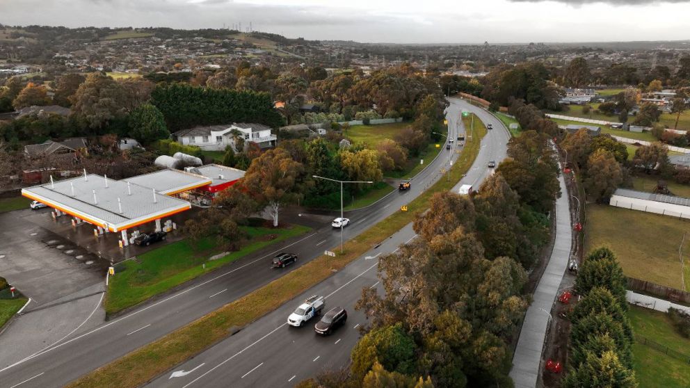 Aerial view of Narre Warren North Road, showcasing the new shared walking and cycling path, just south of the Narre Warren North Road and Heatherton Road intersection