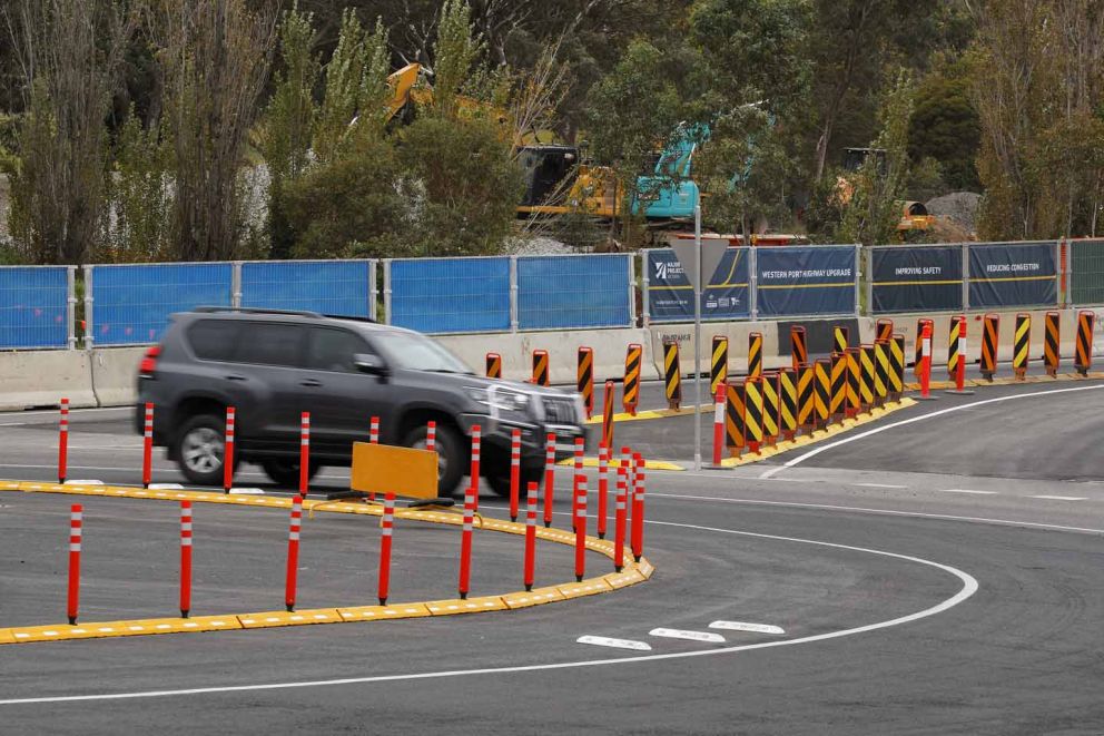 Traffic management and temporary roundabout in place at the Ballarto Road intersection