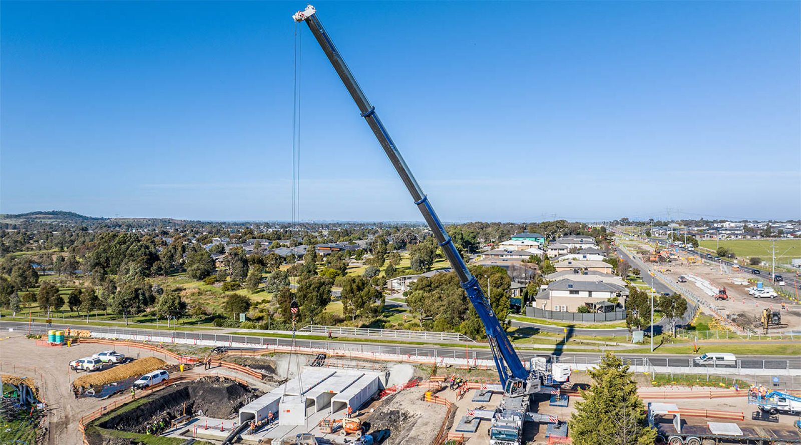 Massive crane on Epping Road Upgrade