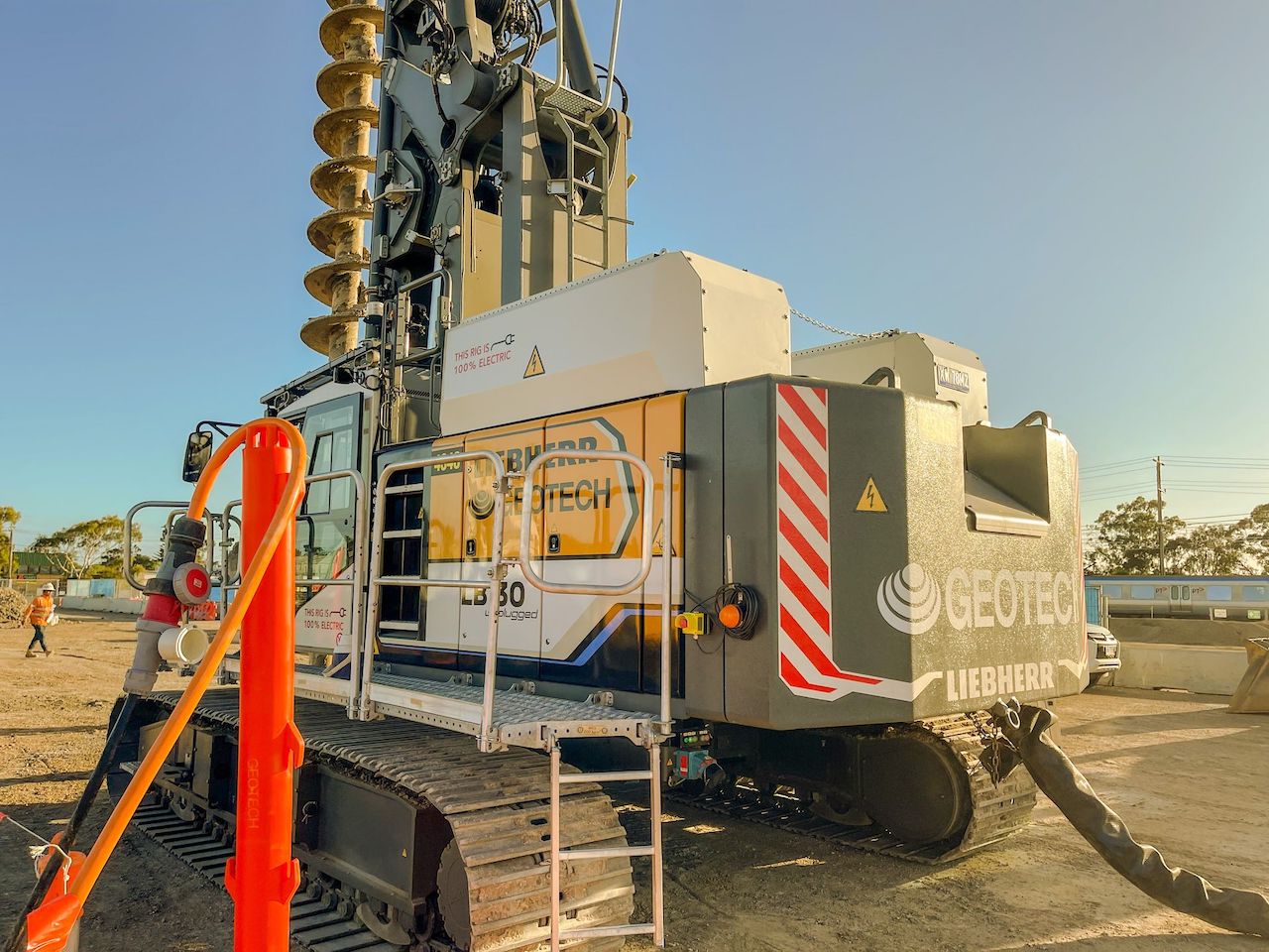Electric piling rig in action