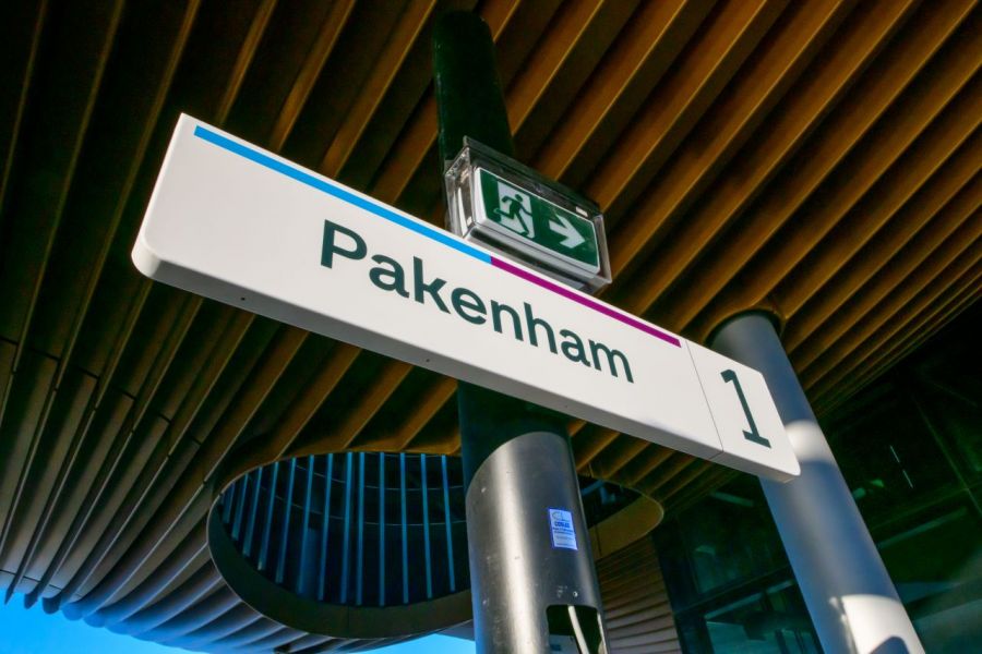 Pakenham Station signage