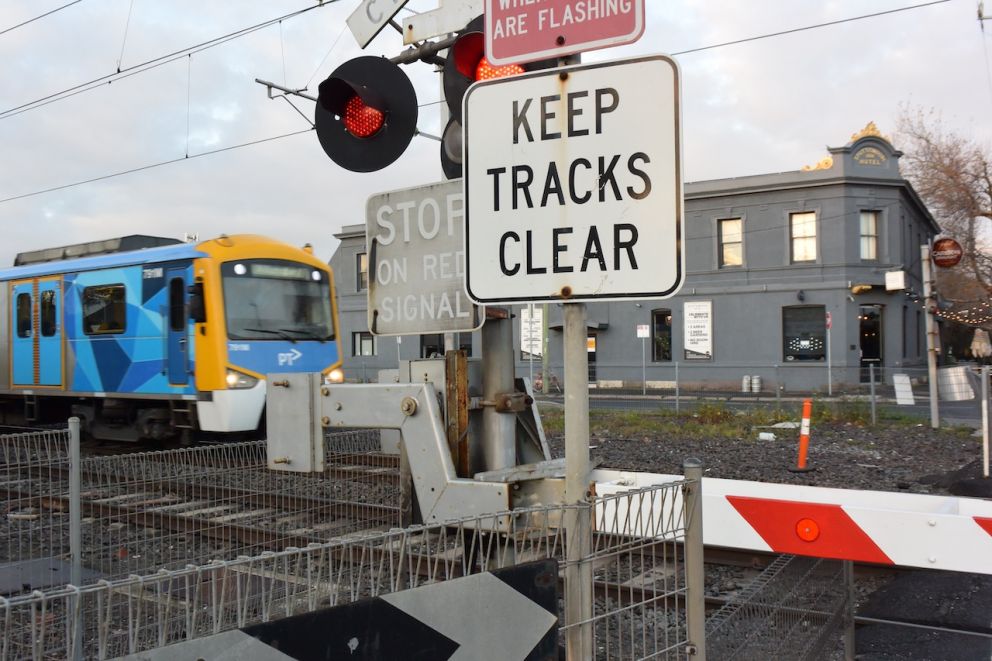 A train passes through the Hudsons Road level crossing