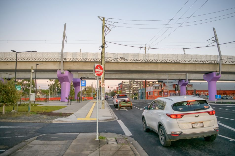 Elevated rail line over Murray Road