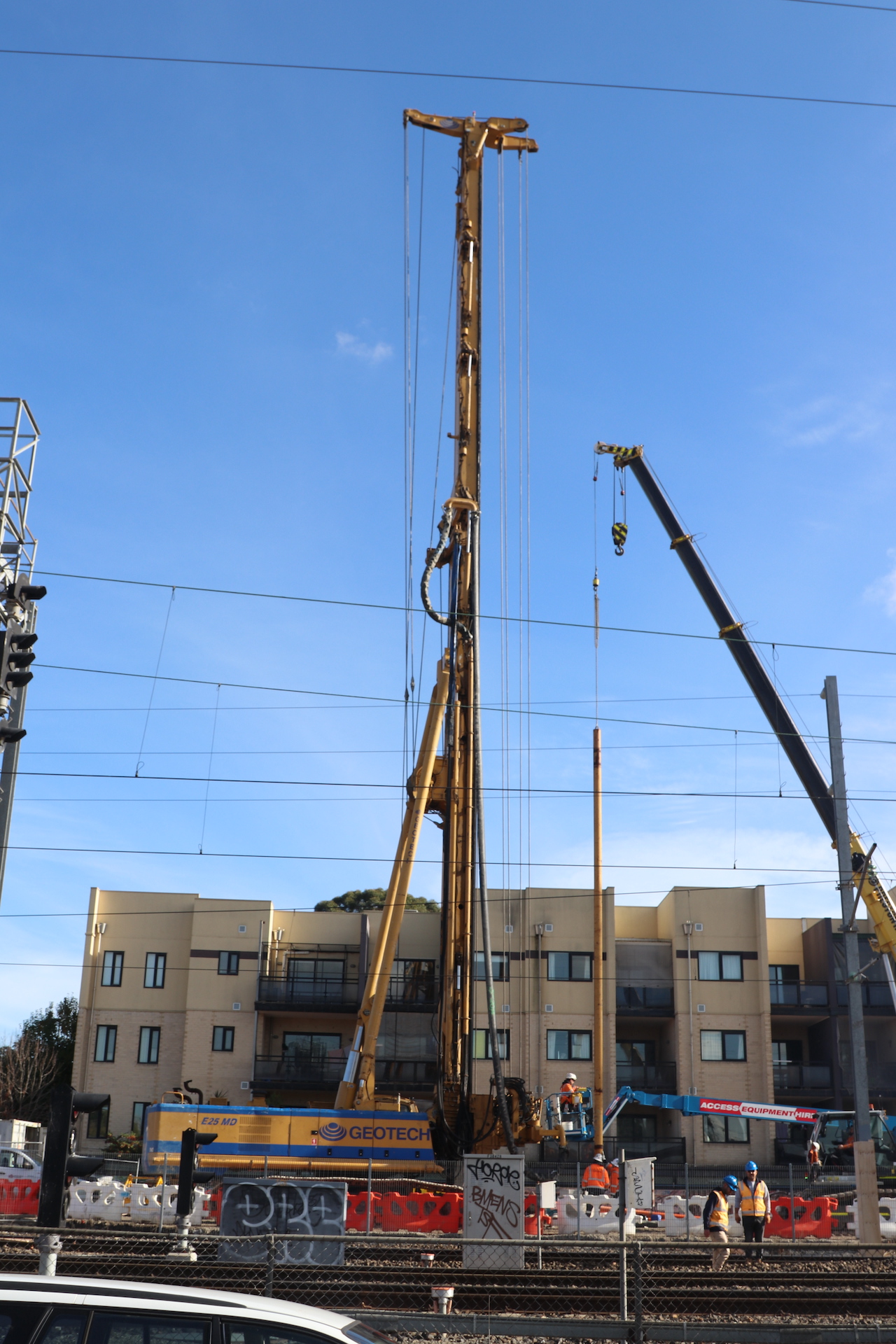 Our team get to work, installing a package of 3000 piles.