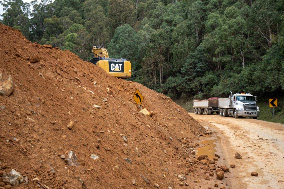 Truck awaiting material load at Orange bridge 31 March