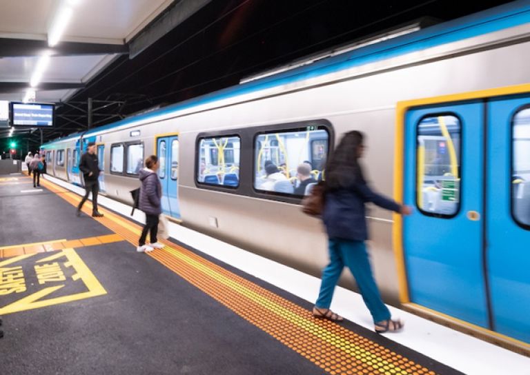 A HCMT train at a station platform