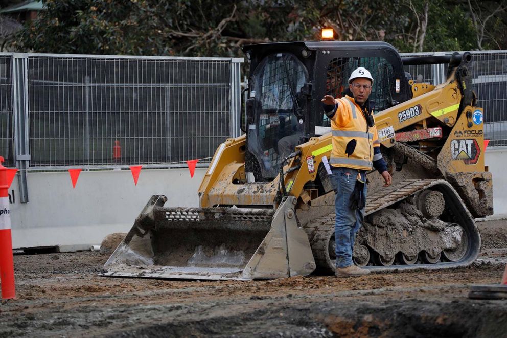 Preparing the ground for the new lanes on Narre Warren North Road