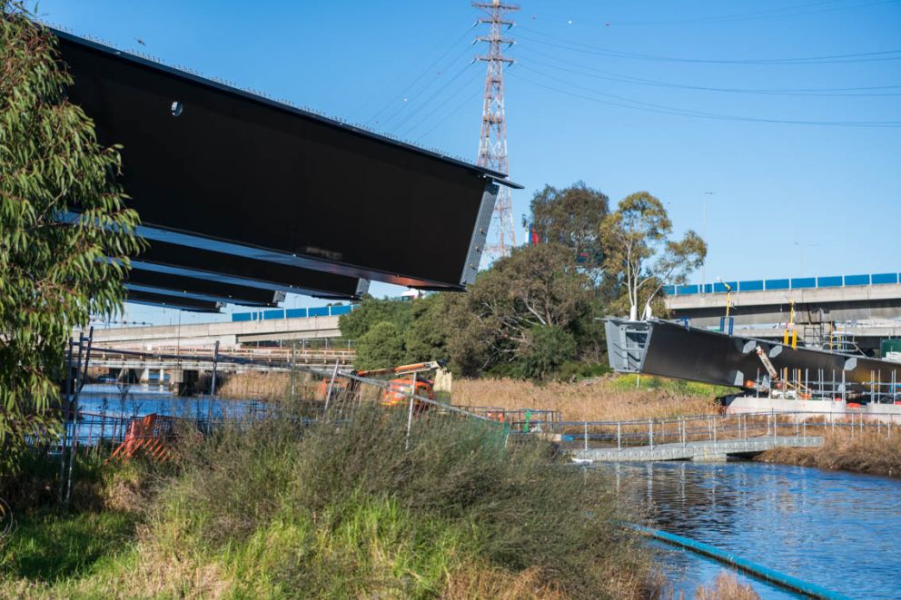 Landing the beams across Moonee Ponds Creek near Dynon Road, that will join up with the new Wurundjeri Way Extension. 