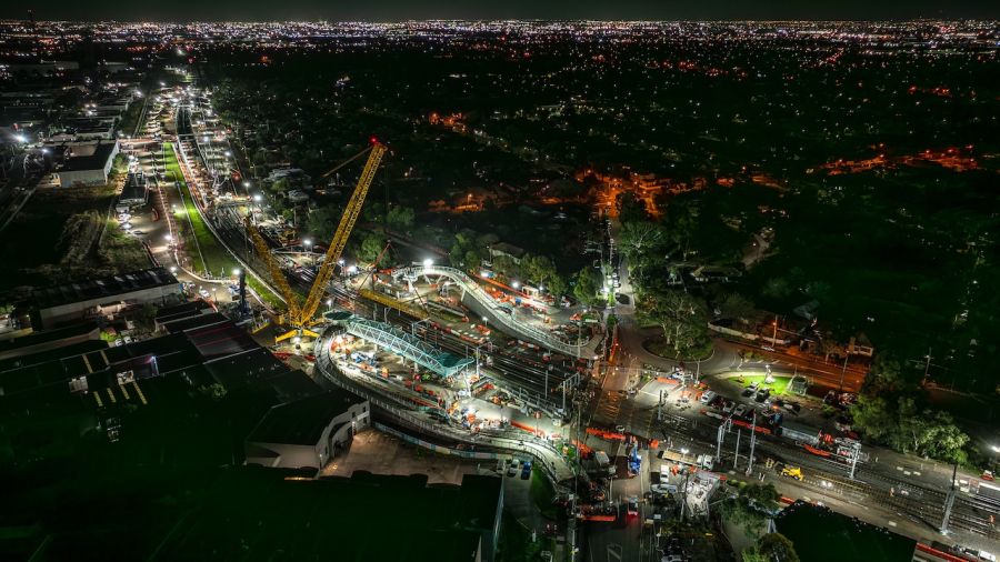 Crews lifting in the new pedestrian and cycling bridge