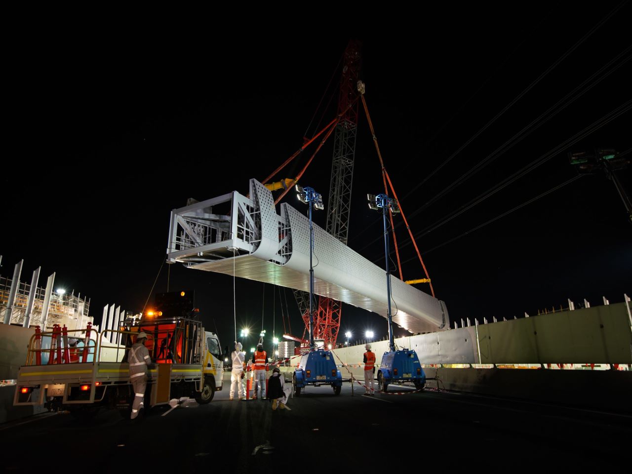 October 2020: Lifting the new Muir Street pedestrian bridge into position.