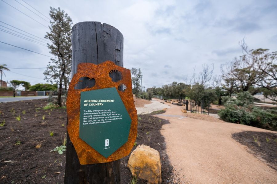 Interpretive trail in Groves Reserve, Aspendale