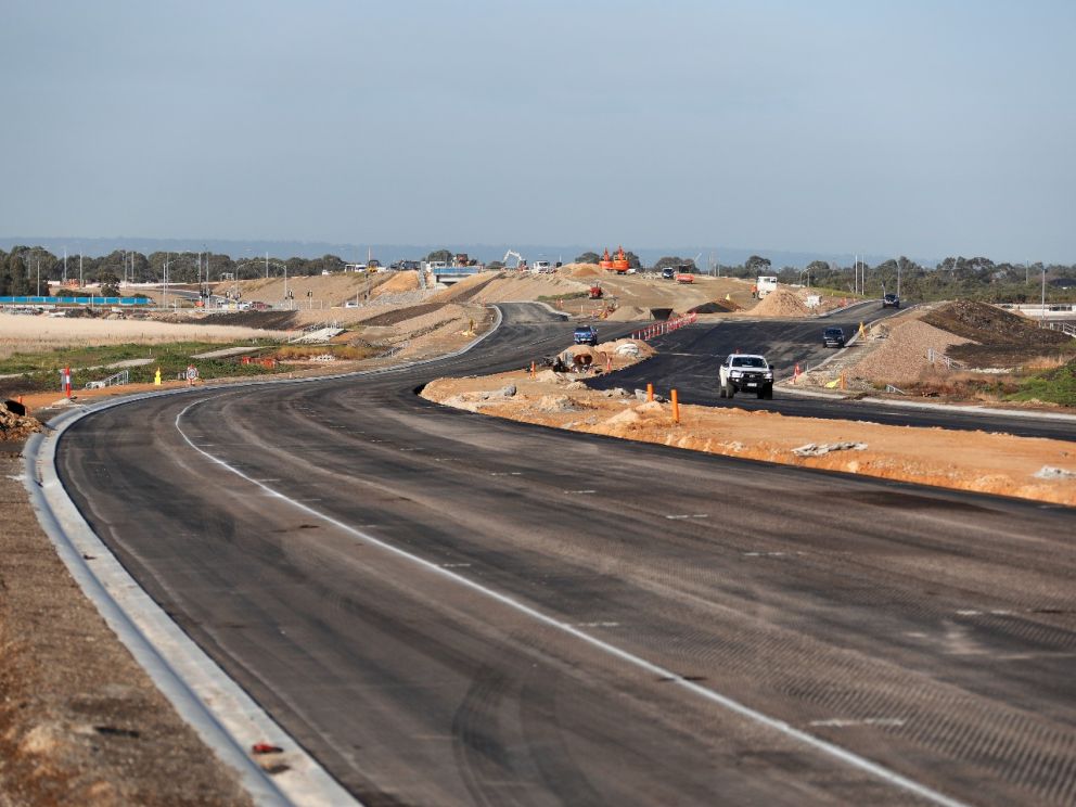 Works continuing on the freeway between the pedestrian underpass and Governor Road