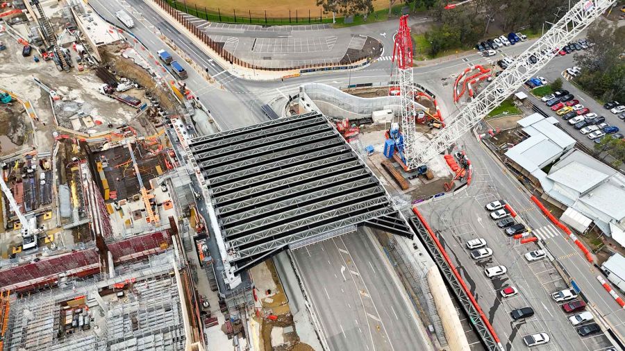 Yarra Link green bridge taking shape and Yarra Link Green Bridge