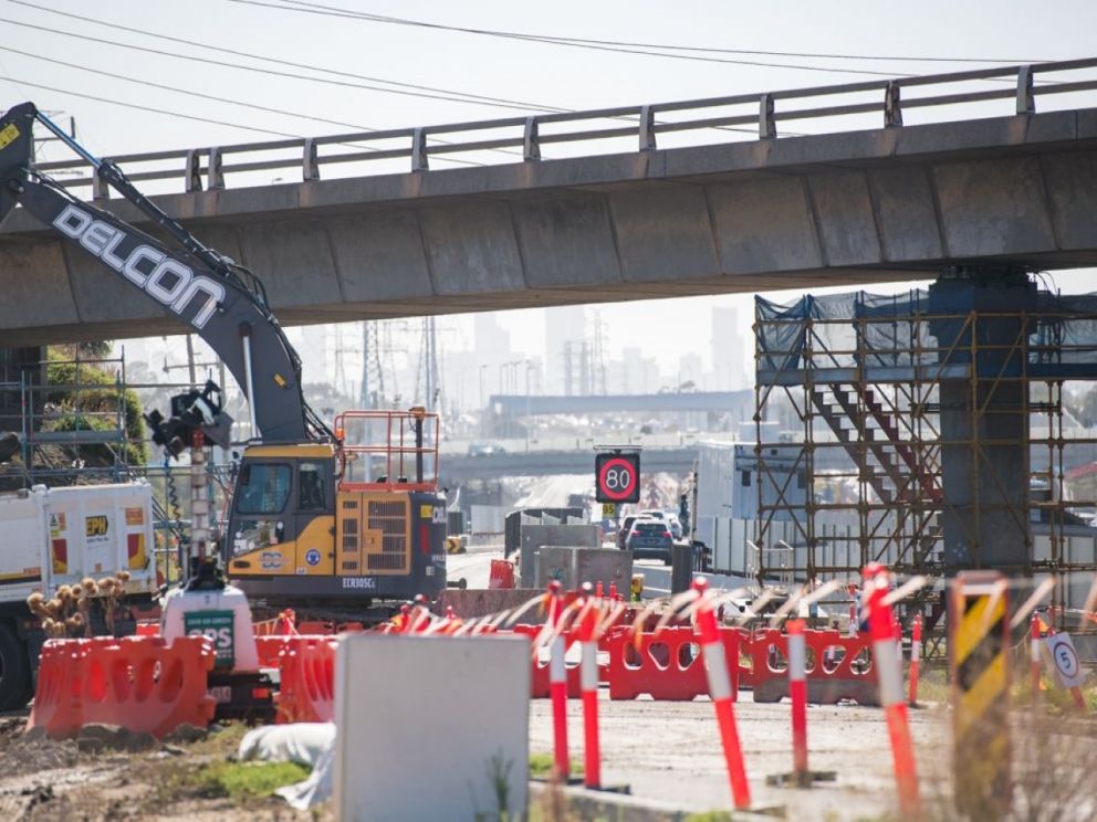 Preparation works for bridge lifting at the Geelong Road outbound entry ramp bridge toward Princes Freeway to replace ageing bridge bearings