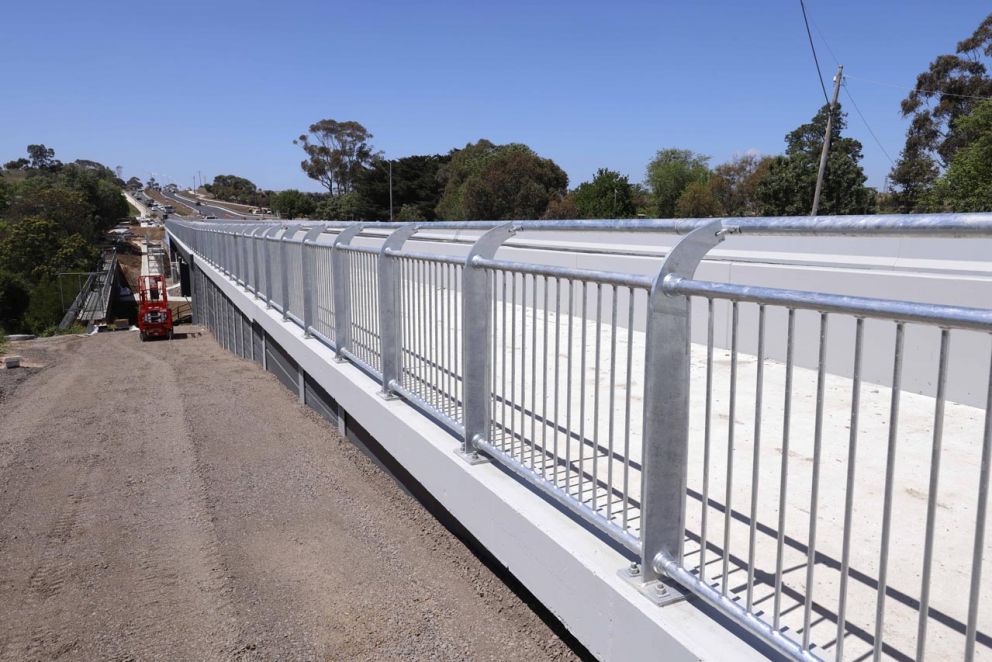 Pedestrian railings installed on the bridge