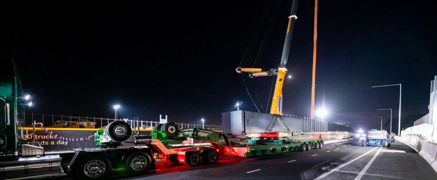 100-tonne steel gantry manufactured in Geelong being installed as part of the M80 Ring Road Completion