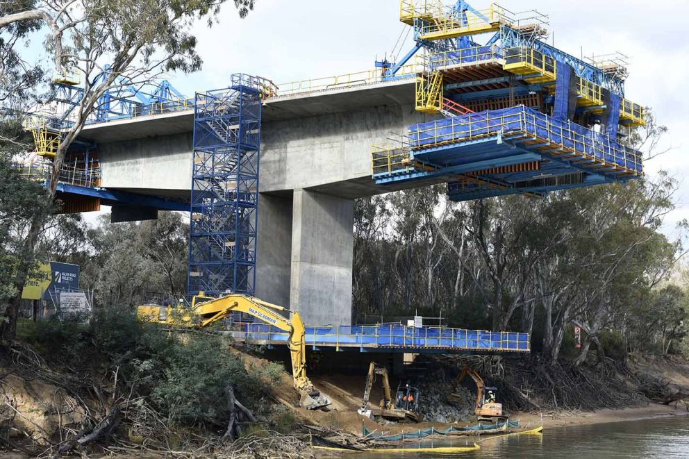 Stage 3 Form traveller building main span (NSW side)